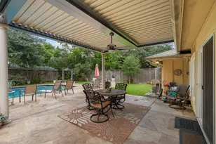 7510 W Briar Rose Dr, Houston, TX 77063 - Photo 32