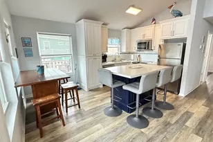 925 S Honeysuckle Dr, Crystal Beach, TX 77650 - Photo 6