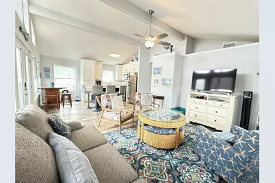 925 S Honeysuckle Drive, Crystal Beach, TX 77650 - Photo 6