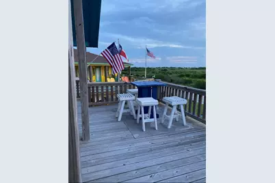 925 S Honeysuckle Drive, Crystal Beach, TX 77650 - Photo 16