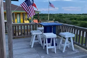 925 S Honeysuckle Dr, Crystal Beach, TX 77650 - Photo 16