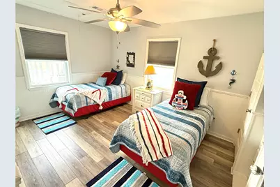 925 S Honeysuckle Drive, Crystal Beach, TX 77650 - Photo 12