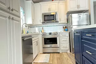 925 S Honeysuckle Dr, Crystal Beach, TX 77650 - Photo 8