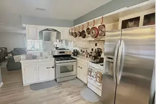 705 Phyllis Ct, Conroe, TX 77303 - Photo 2