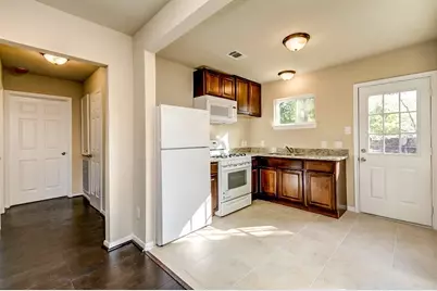 1001 9th Avenue N, Texas City, TX 77590 - Photo 10