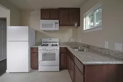 1001 9th Avenue N, Texas City, TX 77590 - Photo 8