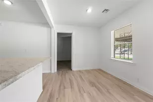 4601 W 43rd St, Houston, TX 77092 - Photo 8