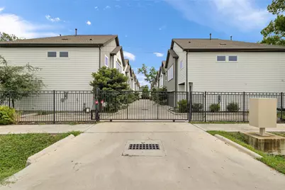 240 Julia Street #B, Houston, TX 77022 - Photo 20