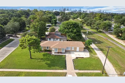 1603 5th Avenue N, Texas City, TX 77590 - Photo 1