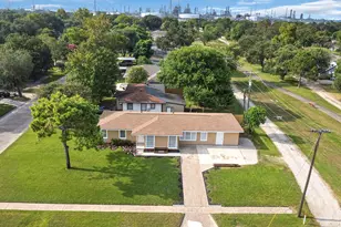 1603 5th Ave N, Texas City, TX 77590 - Photo 1