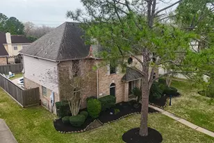 2329 N Lake Front Dr, League City, TX 77573 - Photo 2