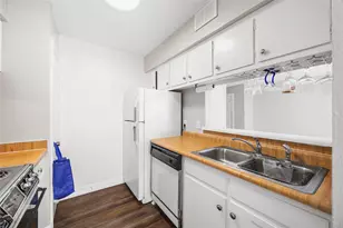 8233 Kingsbrook Rd, Houston, TX 77024 - Photo 16