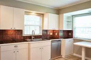 2047 McClendon St, Houston, TX 77030 - Photo 8