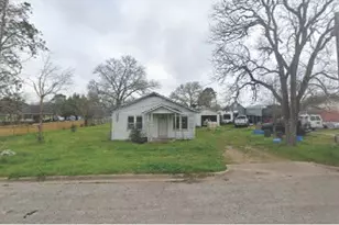 27 W Chatham St, Bellville, TX 77418 - Photo 4