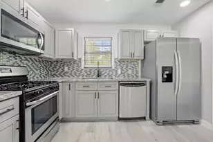 3221 Texas Ave, Texas City, TX 77590 - Photo 8