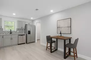 3221 Texas Ave, Texas City, TX 77590 - Photo 6