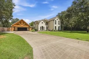 11000 Ashleigh Pl, Beaumont, TX 77705 - Photo 2