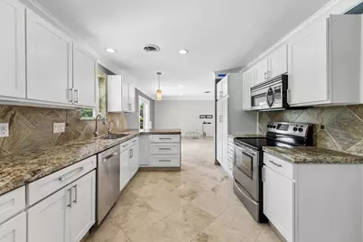 9534 Beverlyhill Street, Houston, TX 77063 - Photo 10