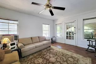 1574 Godwin St, Houston, TX 77023 - Photo 4