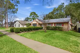 8307 Coastway Ln, Houston, TX 77075 - Photo 2