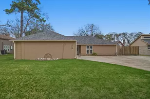 10023 Sweet Gum Ln, Baytown, TX 77521 - Photo 2