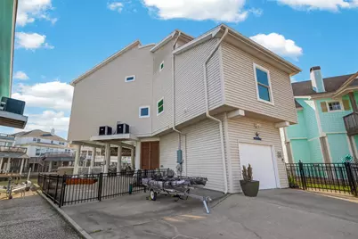 207 Lokai Street, Galveston, TX 77554 - Photo 2