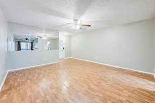 8229 Kingsbrook Rd, Houston, TX 77024 - Photo 12
