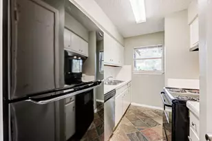 8229 Kingsbrook Rd, Houston, TX 77024 - Photo 18