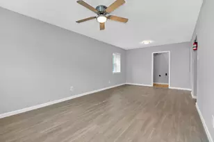521 Spring Dr, Pasadena, TX 77504 - Photo 2