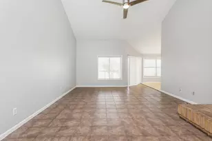 2015 Braesmeadow Ln, Sugar Land, TX 77479 - Photo 2