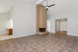 2015 Braesmeadow Ln, Sugar Land, TX 77479 - Photo 4