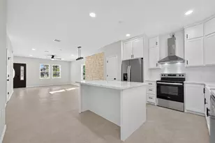 10594 Rustling Oaks Dr, Conroe, TX 77303 - Photo 10