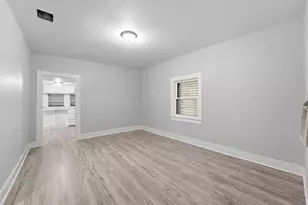 811 W Broad St, Freeport, TX 77541 - Photo 10