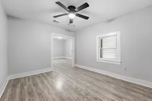 811 W Broad St, Freeport, TX 77541 - Photo 6