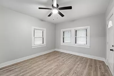 811 W Broad Street, Freeport, TX 77541 - Photo 8