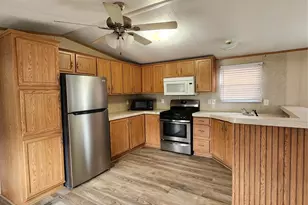 502 Magnusson, Palacios, TX 77414 - Photo 8