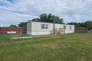 502 Magnusson, Palacios, TX 77414 - Photo 2