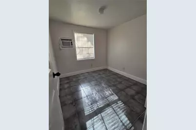 302 71 Street #3, Houston, TX 77011 - Photo 8