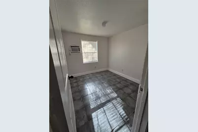 302 71 Street #3, Houston, TX 77011 - Photo 4