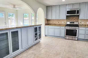 519 N Shady Ln, La Porte, TX 77571 - Photo 2