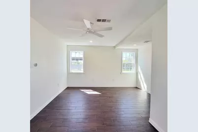 519 N Shady Lane, La Porte, TX 77571 - Photo 10