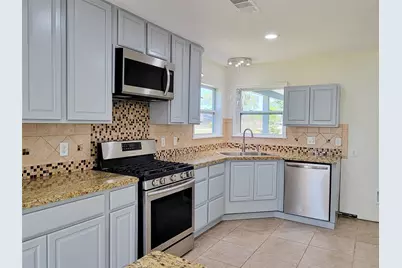 519 N Shady Lane, La Porte, TX 77571 - Photo 4