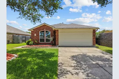 202 Pebble Walk Lane, Dickinson, TX 77539 - Photo 2