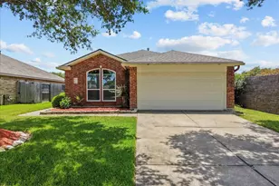 202 Pebble Walk Ln, Dickinson, TX 77539 - Photo 2