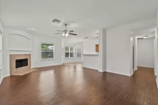202 Pebble Walk Ln, Dickinson, TX 77539 - Photo 4
