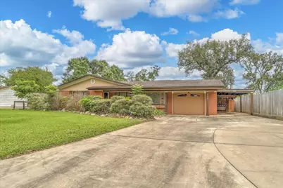 112 Persimmon Lane, Lake Jackson, TX 77566 - Photo 4