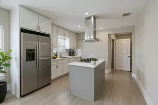 8302 Tavenor Ln, Houston, TX 77075 - Photo 4