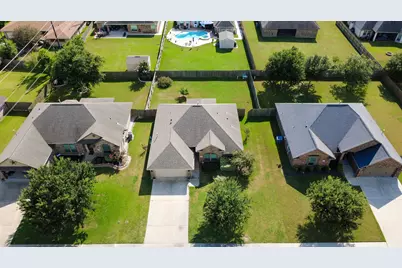 205 Poppy Street, Lake Jackson, TX 77566 - Photo 2