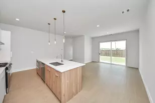 13105 Moncloa Dr, Houston, TX 77047 - Photo 4