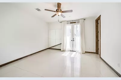 1108 W 15th 1/2 Street, Houston, TX 77008 - Photo 10